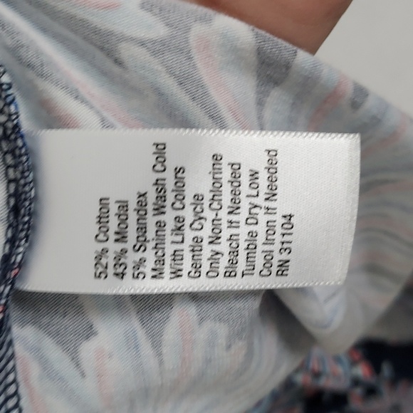 Crown,& Ivy Sleeveless Top - Picture 8 of 10